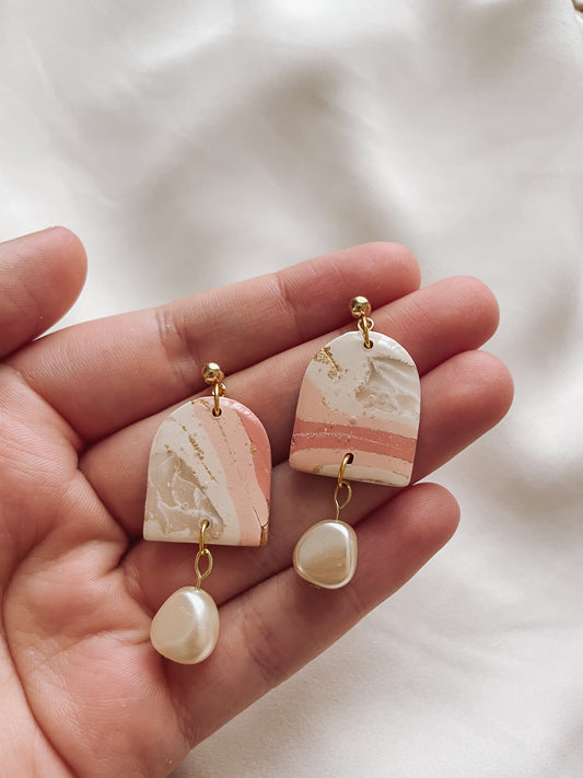 Agate-Inspired Mini Arch Earrings with Pearls