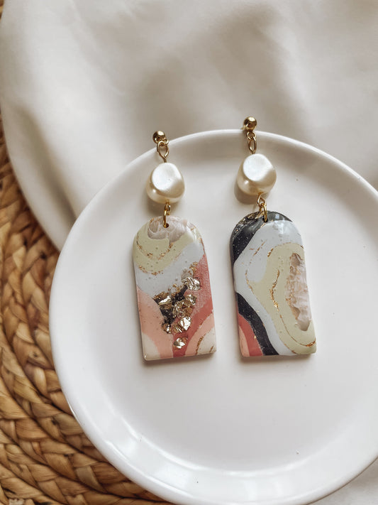 Agate-Inspired Arch Earrings with Pearls