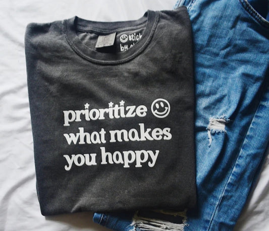 Charcoal Prioritize What Makes you Happy Tee I Chelsea Anne Co